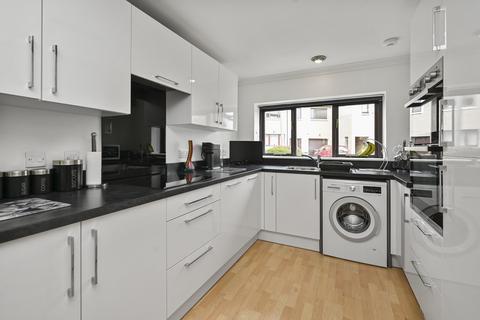 86 Ferryfield, Edinburgh, EH5 2PS