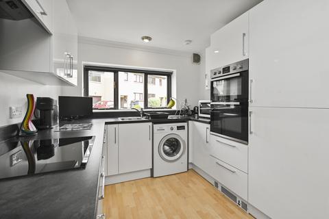 86 Ferryfield, Edinburgh, EH5 2PS