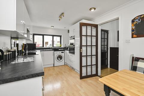 86 Ferryfield, Edinburgh, EH5 2PS