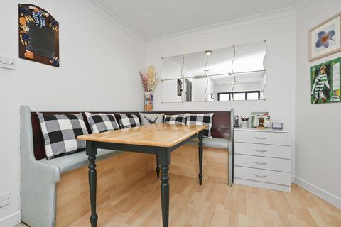 86 Ferryfield, Edinburgh, EH5 2PS