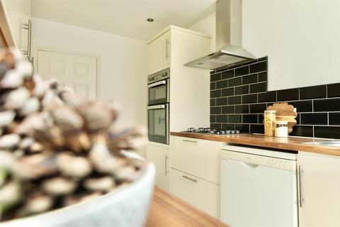 3 bedroom terraced house for sale, Park Avenue, Cottingham