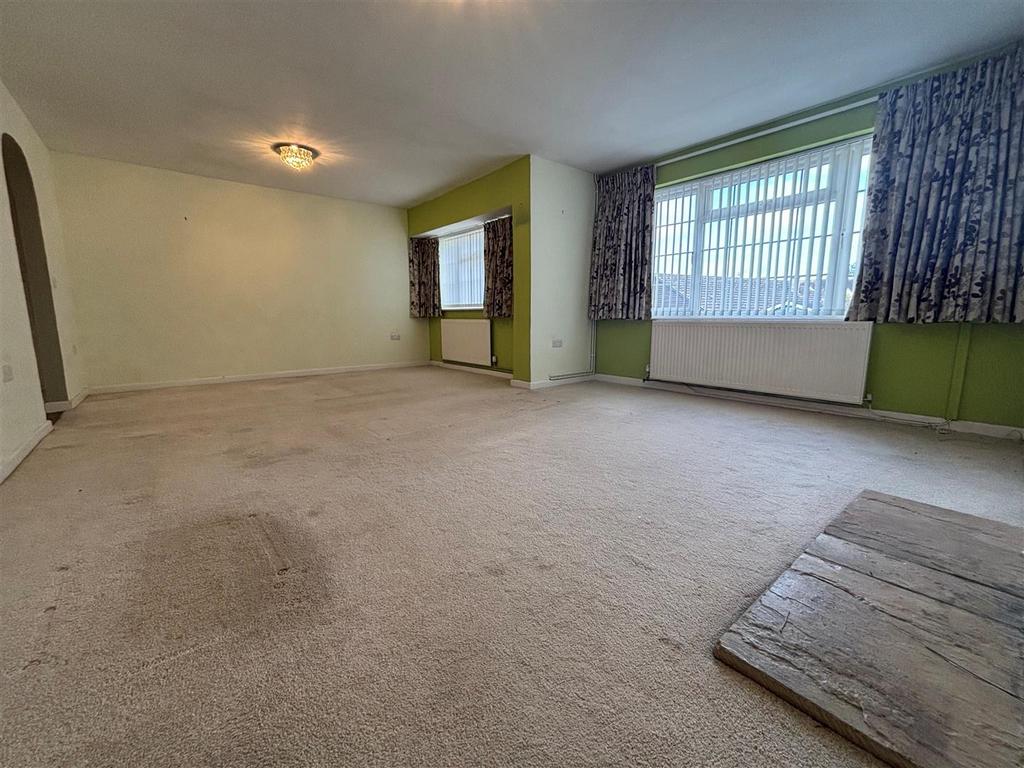 Sitting Room/Dining Room