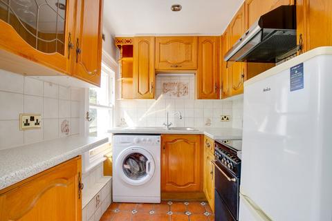 1 bedroom flat for sale, St. James's Gardens, London W11