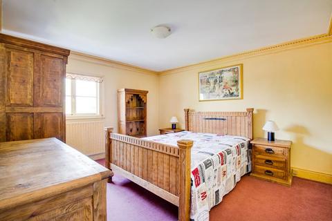 1 bedroom flat for sale, St. James's Gardens, London W11