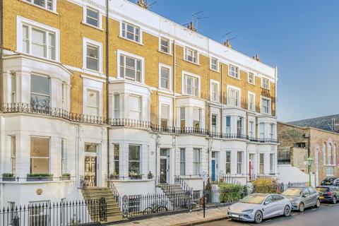 St. James's Gardens, London W11