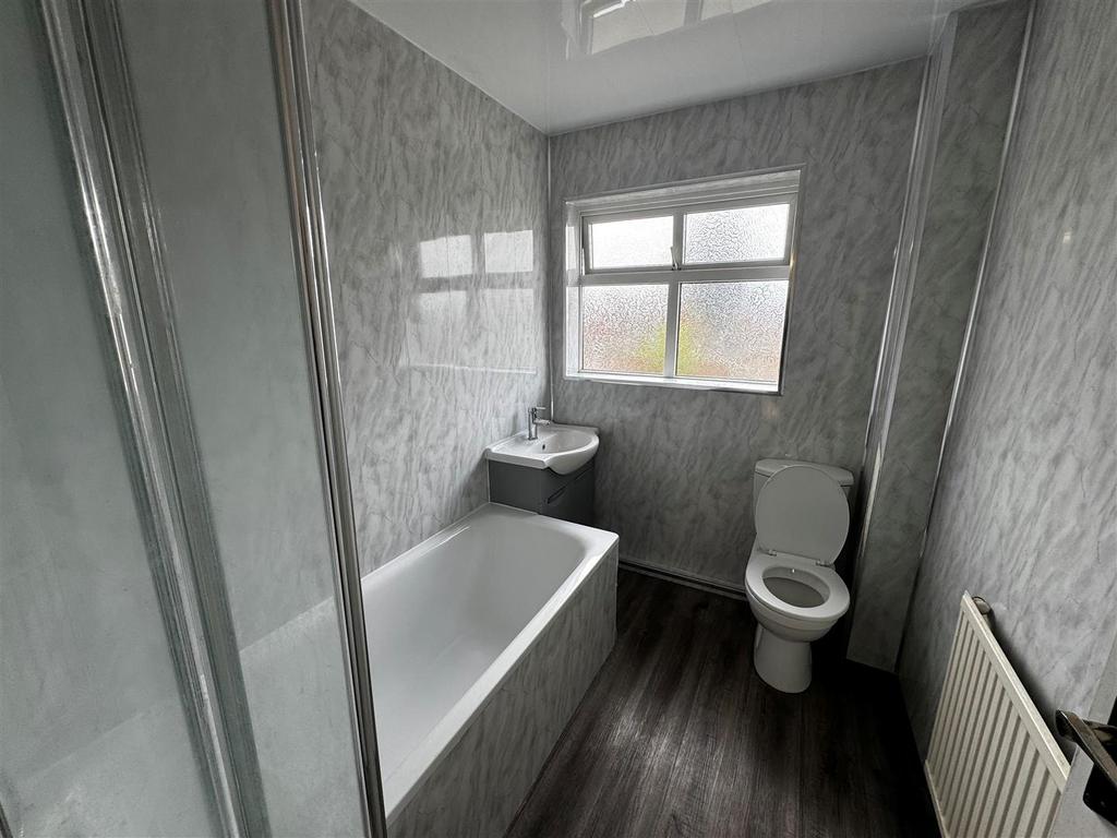Bathroom 3.jpg