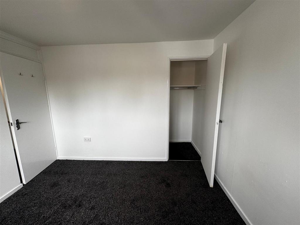 Bedroom 1 1.jpg