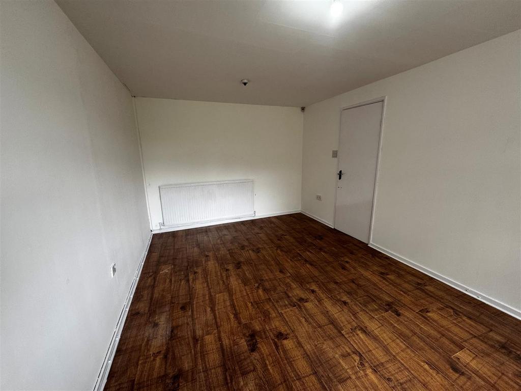 Living room 3.jpg