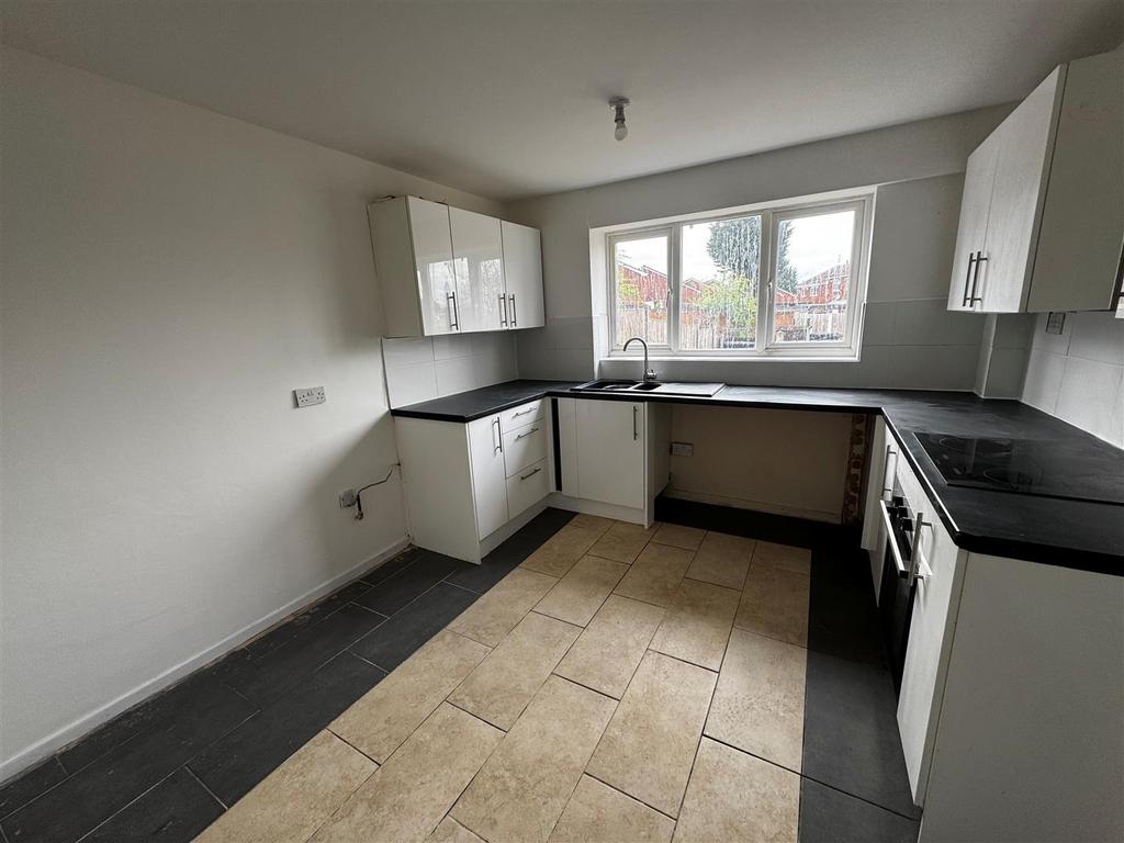 Kitchen 2.jpg