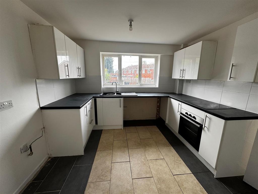 Kitchen 3.jpg