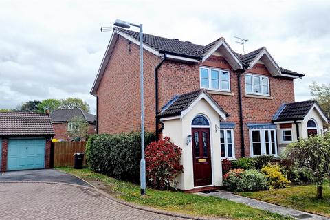 2 bedroom semi-detached house to rent, Foxhill Close, Winsford