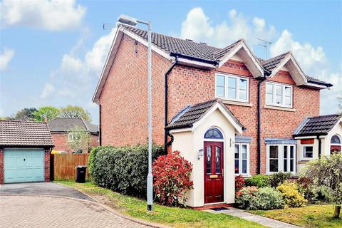 2 bedroom semi-detached house to rent, Foxhill Close, Northwich