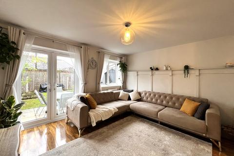 5 Perch Close, Manchester, M12 5GW