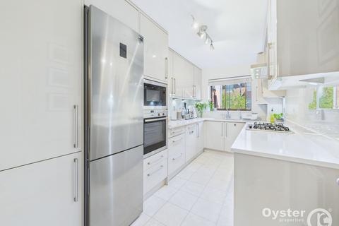 2 bedroom flat for sale, Gordon Avenue, Oaklawn Court, HA7