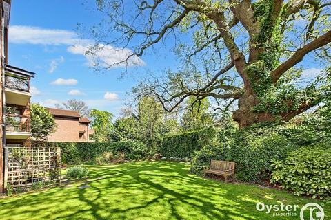 2 bedroom flat for sale, Gordon Avenue, Oaklawn Court, HA7