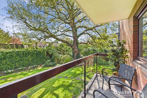 2 bedroom flat for sale, Gordon Avenue, Oaklawn Court, HA7