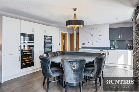 3 bedroom apartment for sale, Ackworth House, The Beach, Filey