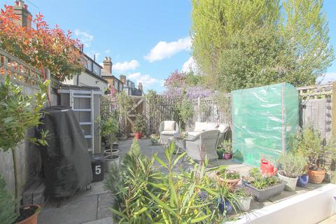 5 Westcroft Road, Wallington, SM6 7HY