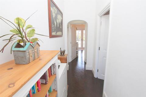 5 Westcroft Road, Wallington, SM6 7HY