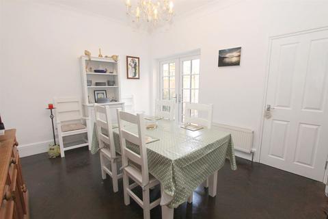 5 Westcroft Road, Wallington, SM6 7HY