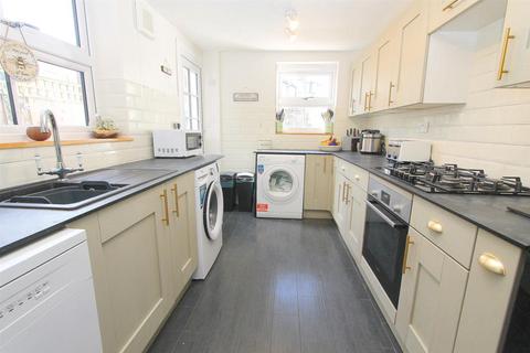 5 Westcroft Road, Wallington, SM6 7HY