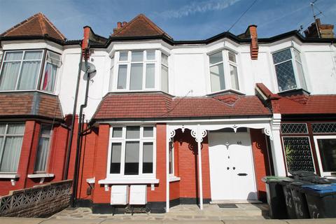 3 bedroom flat to rent, Kelvin Avenue, Palmers Green, London N13