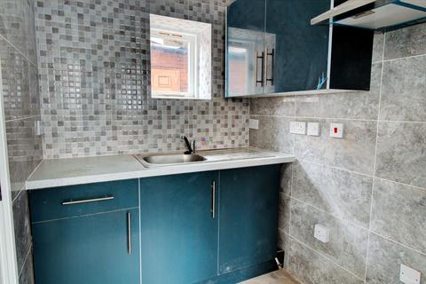 Studio to rent, Station Road, Eckington, S21
