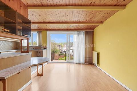 15 Woodfield Drive, East Barnet, Barnet, EN4 8PE