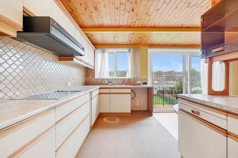 15 Woodfield Drive, East Barnet, Barnet, EN4 8PE
