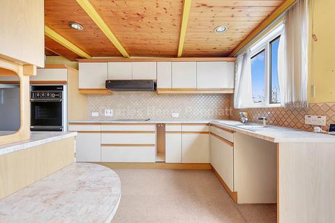 15 Woodfield Drive, East Barnet, Barnet, EN4 8PE
