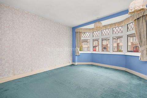 15 Woodfield Drive, East Barnet, Barnet, EN4 8PE