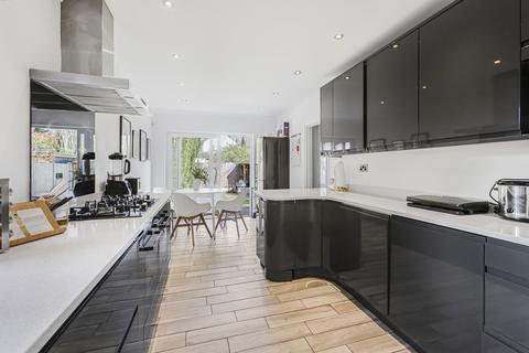 77 Castle Road, St Albans, AL1 5DQ