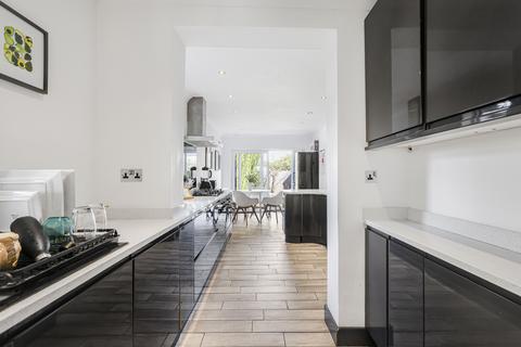 77 Castle Road, St Albans, AL1 5DQ