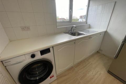 2 bedroom maisonette to rent, SPACIOUS SELF CONTAINED 2 BED FLAT - EDGWARE/MILL HILL BORDERS