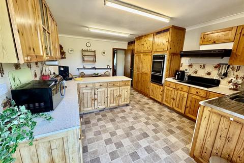 5 bedroom detached house for sale, Lleyn Street, Pwllheli