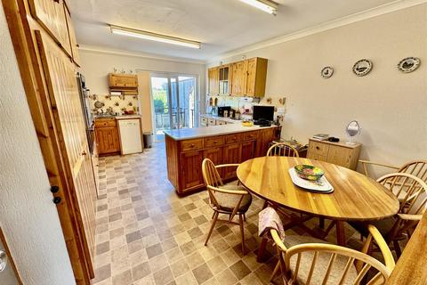 5 bedroom detached house for sale, Lleyn Street, Pwllheli