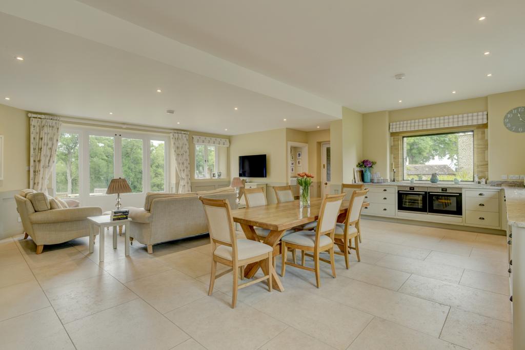 Kitchen/Living Area