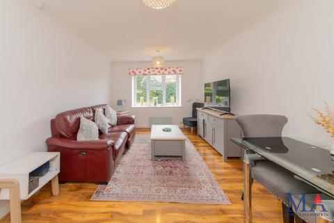 2 bedroom flat for sale, Yew Tree Court, Elstree