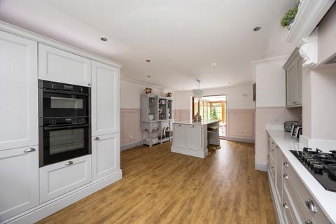 Adurvale Henfield Road, Small Dole, Henfield, BN5 9XH