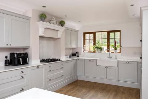 Adurvale Henfield Road, Small Dole, Henfield, BN5 9XH