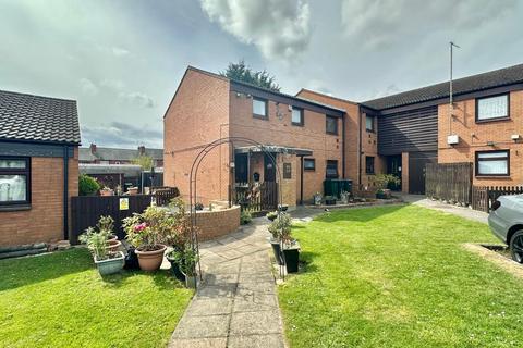 2 bedroom maisonette to rent, Skipton Gardens, Coventry, CV2