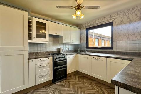 2 bedroom maisonette to rent, Skipton Gardens, Coventry, CV2