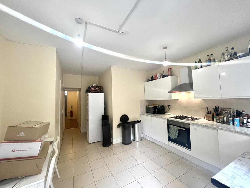 Spacious 7-Bedroom House with Garden in Prime Cla