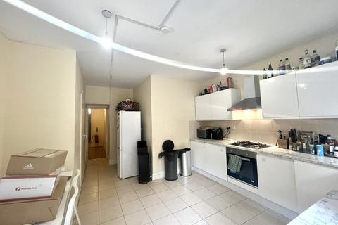 7 bedroom terraced house to rent, Simpson Street, SW11