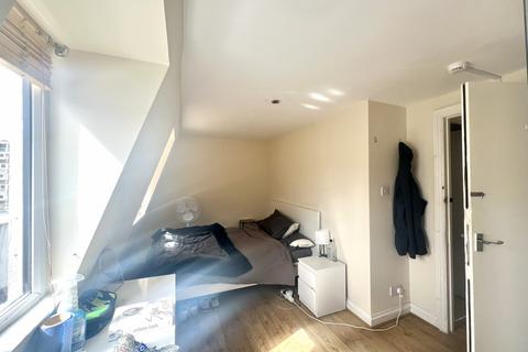 7 bedroom terraced house to rent, Simpson Street, SW11