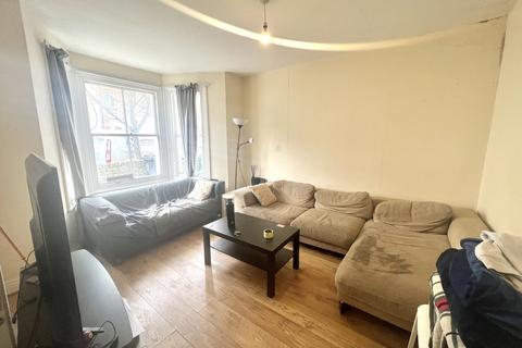 7 bedroom terraced house to rent, Simpson Street, SW11