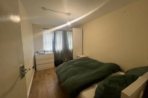 7 bedroom terraced house to rent, Simpson Street, SW11