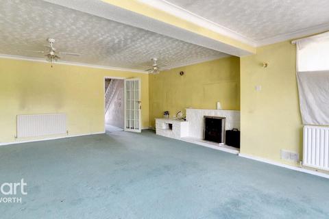 15 Forge Road, Kenilworth, CV8 2HR