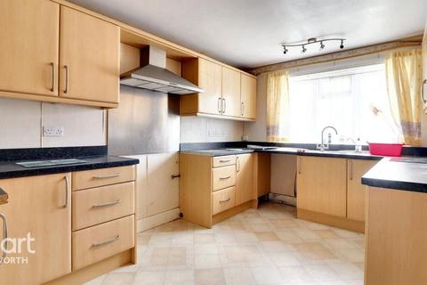 15 Forge Road, Kenilworth, CV8 2HR