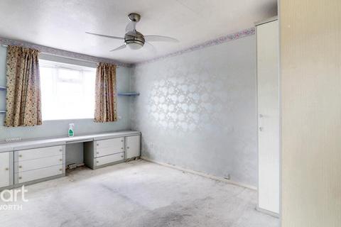 15 Forge Road, Kenilworth, CV8 2HR
